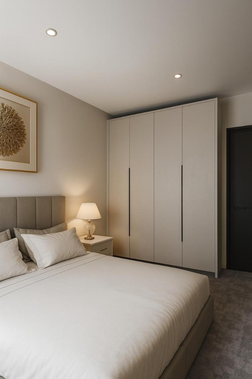Urban Edge Apartment *